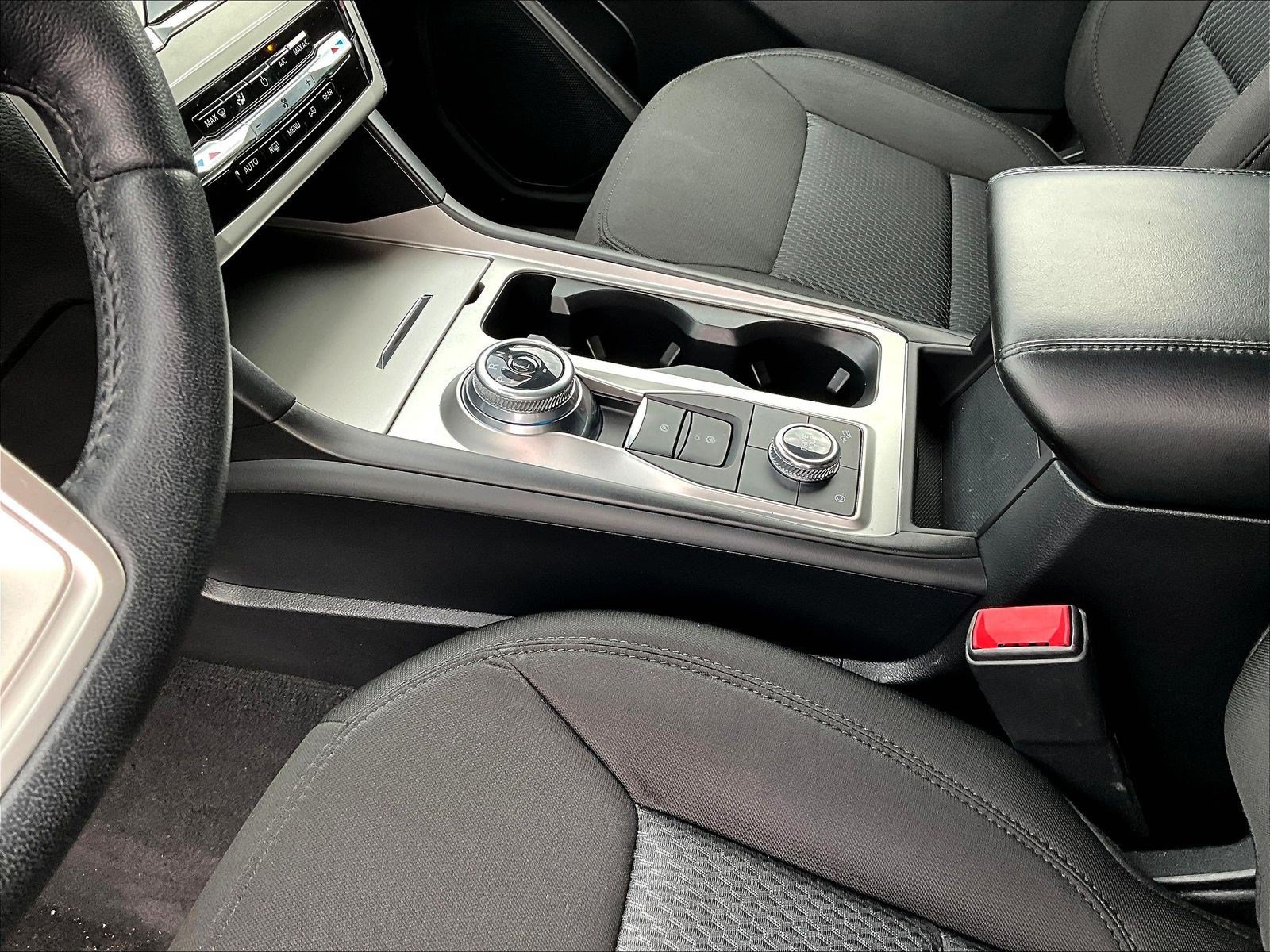 Used 2022 Ford Explorer XLT AWD/4WD image 18