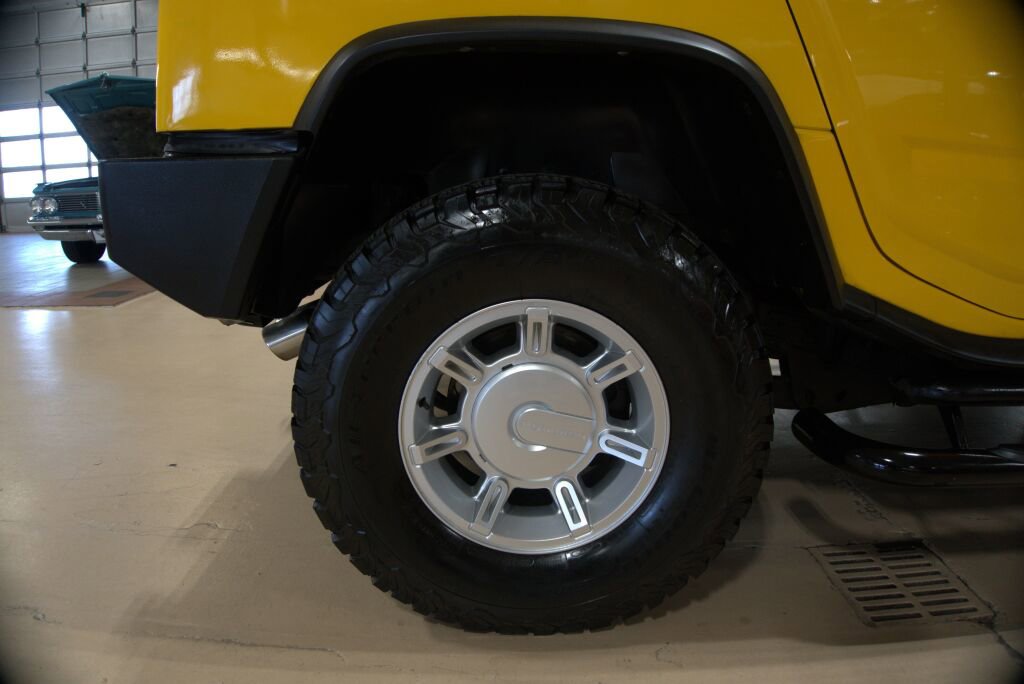 Used 2003 HUMMER H2 w/ Preferred Equipment Group image 33