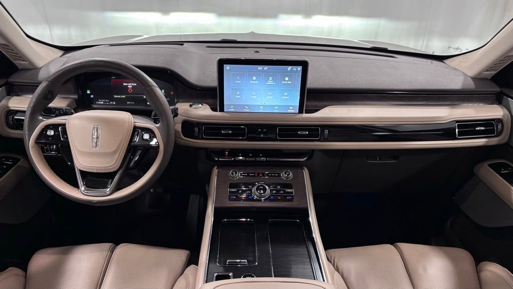 Used 2023 Lincoln Aviator Reserve w/ Equipment Group 201A AWD/4WD image 2
