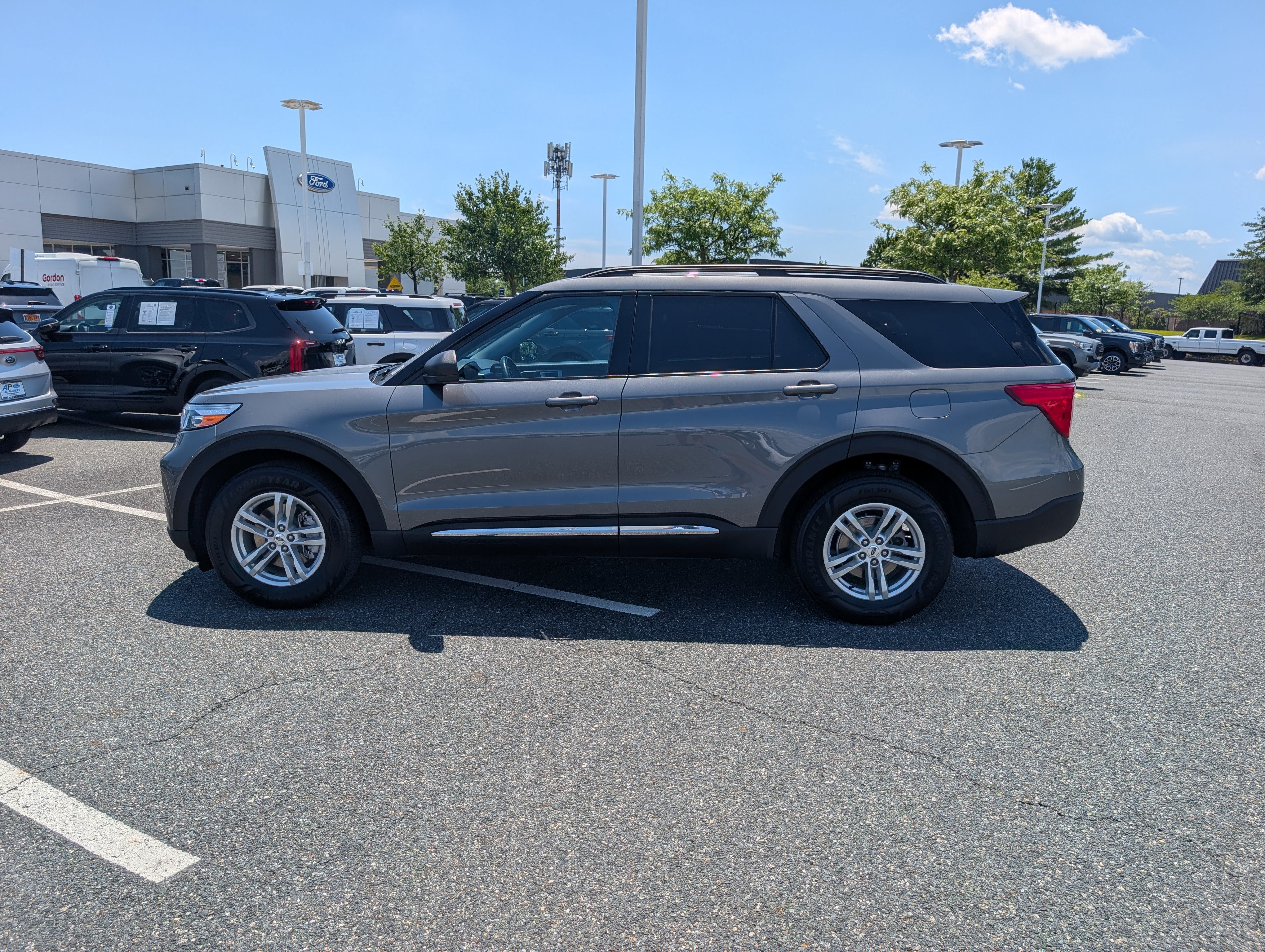 Certified 2023 Ford Explorer XLT AWD/4WD image 6