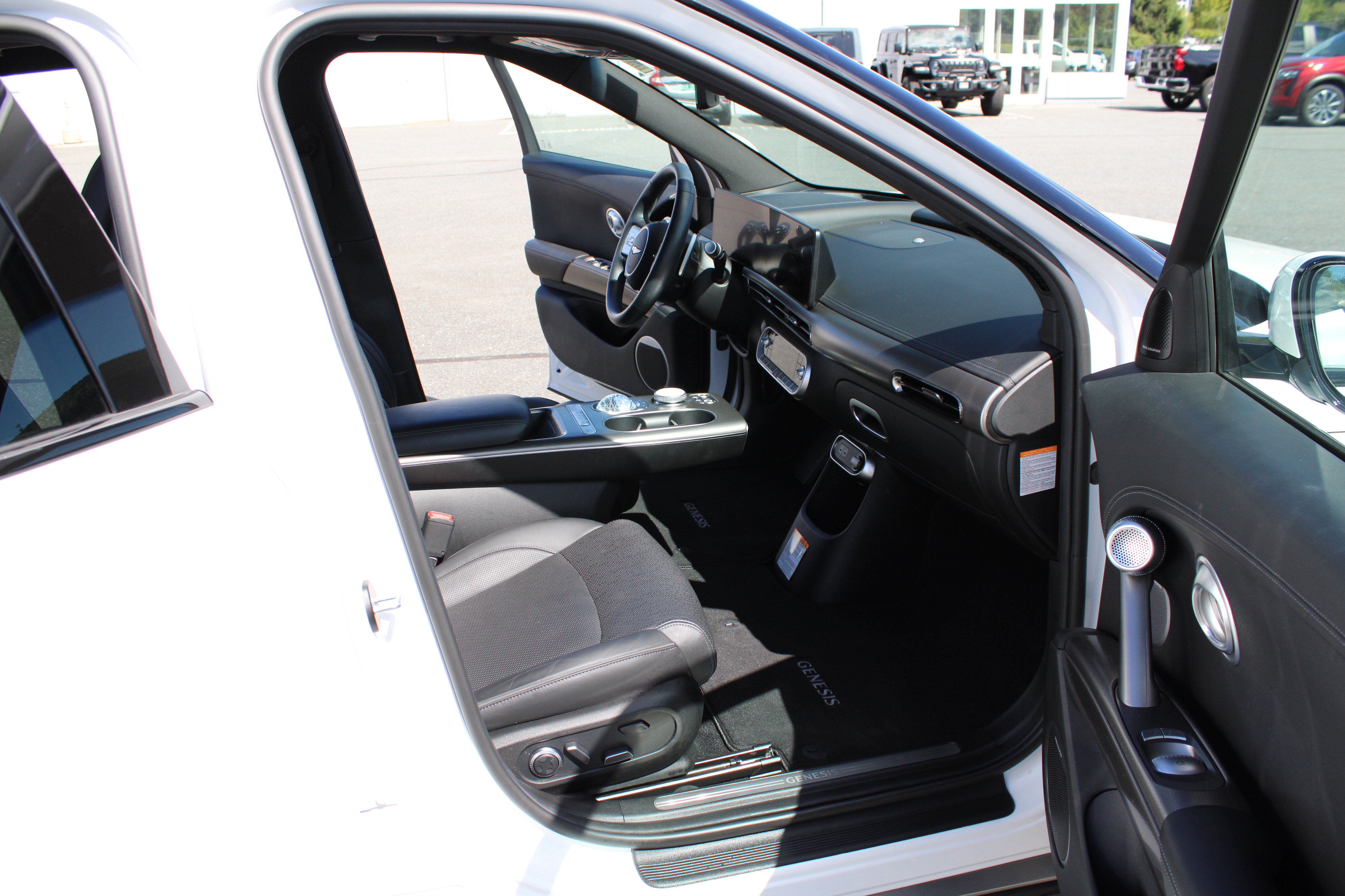 Used 2023 Genesis GV60 Advanced AWD/4WD image 17