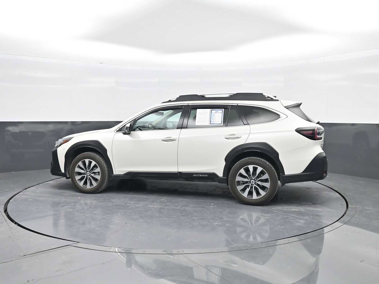 Used 2023 Subaru Outback Touring XT image 5