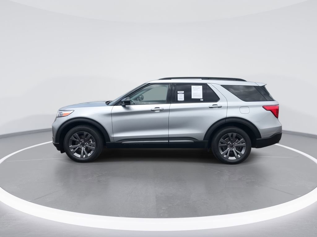 Used 2023 Ford Explorer XLT w/ Equipment Group 202A AWD/4WD image 5