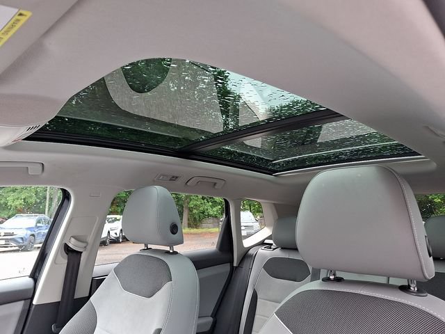 Certified 2023 Volkswagen Taos SE w/ Panoramic Sunroof Package AWD/4WD image 21