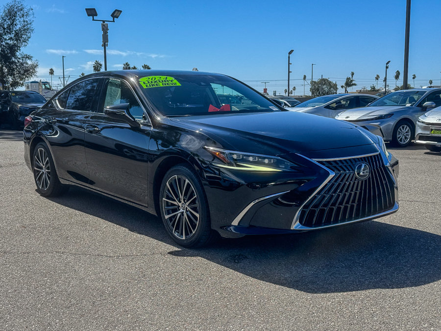 Used 2024 Lexus ES 300h w/ Premium Package FWD image 3