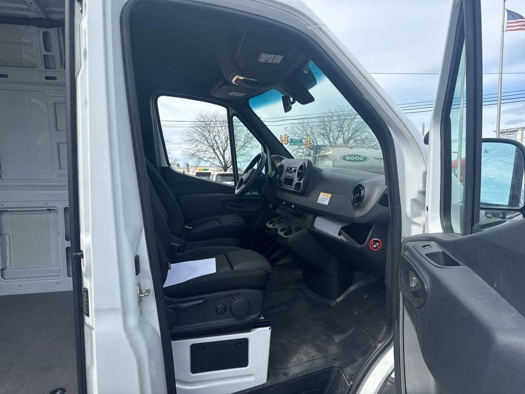 Used 2019 Mercedes-Benz Sprinter 170 image 11