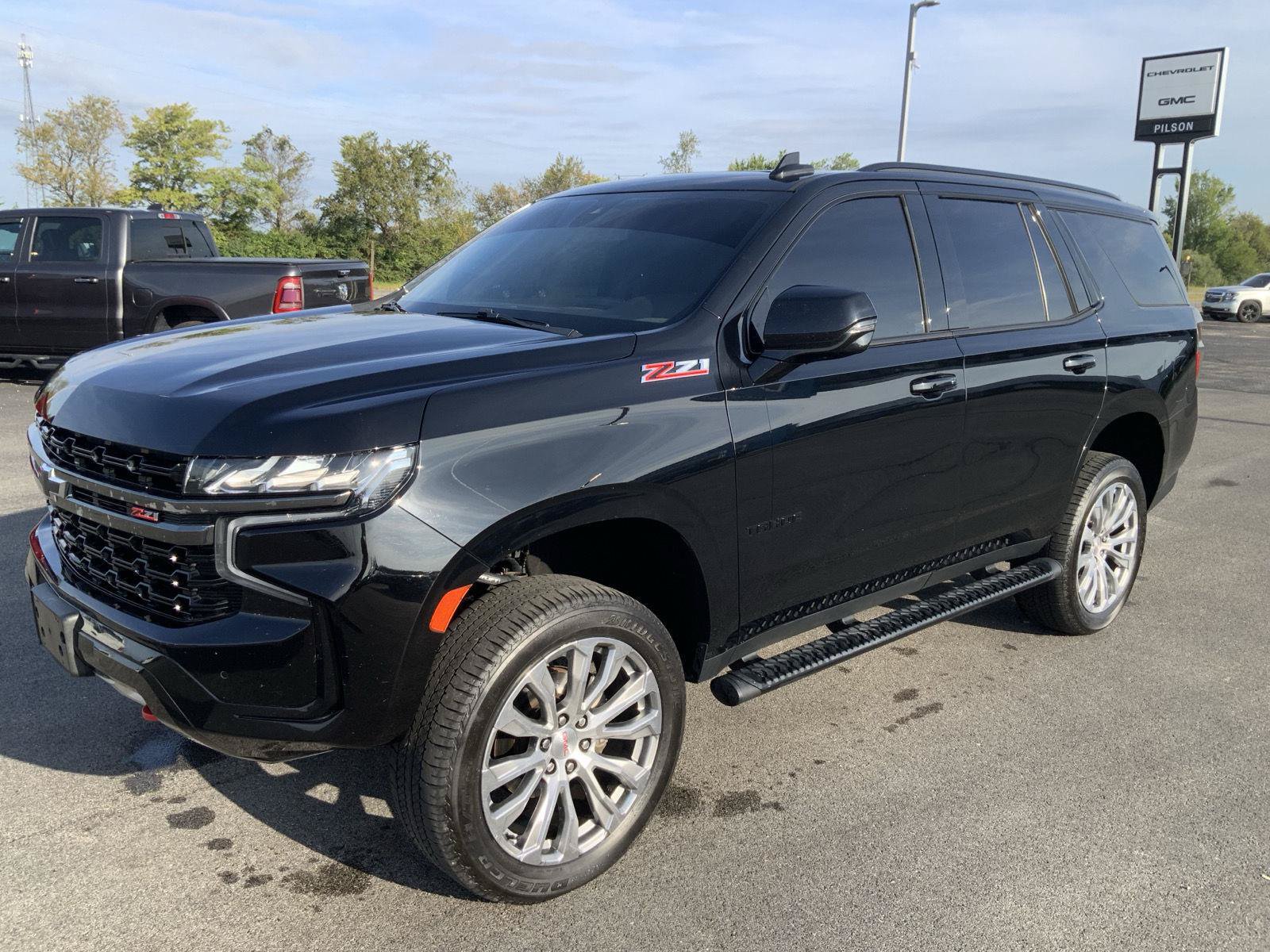 Used 2021 Chevrolet Tahoe Z71 w/ Luxury Package AWD/4WD image 4