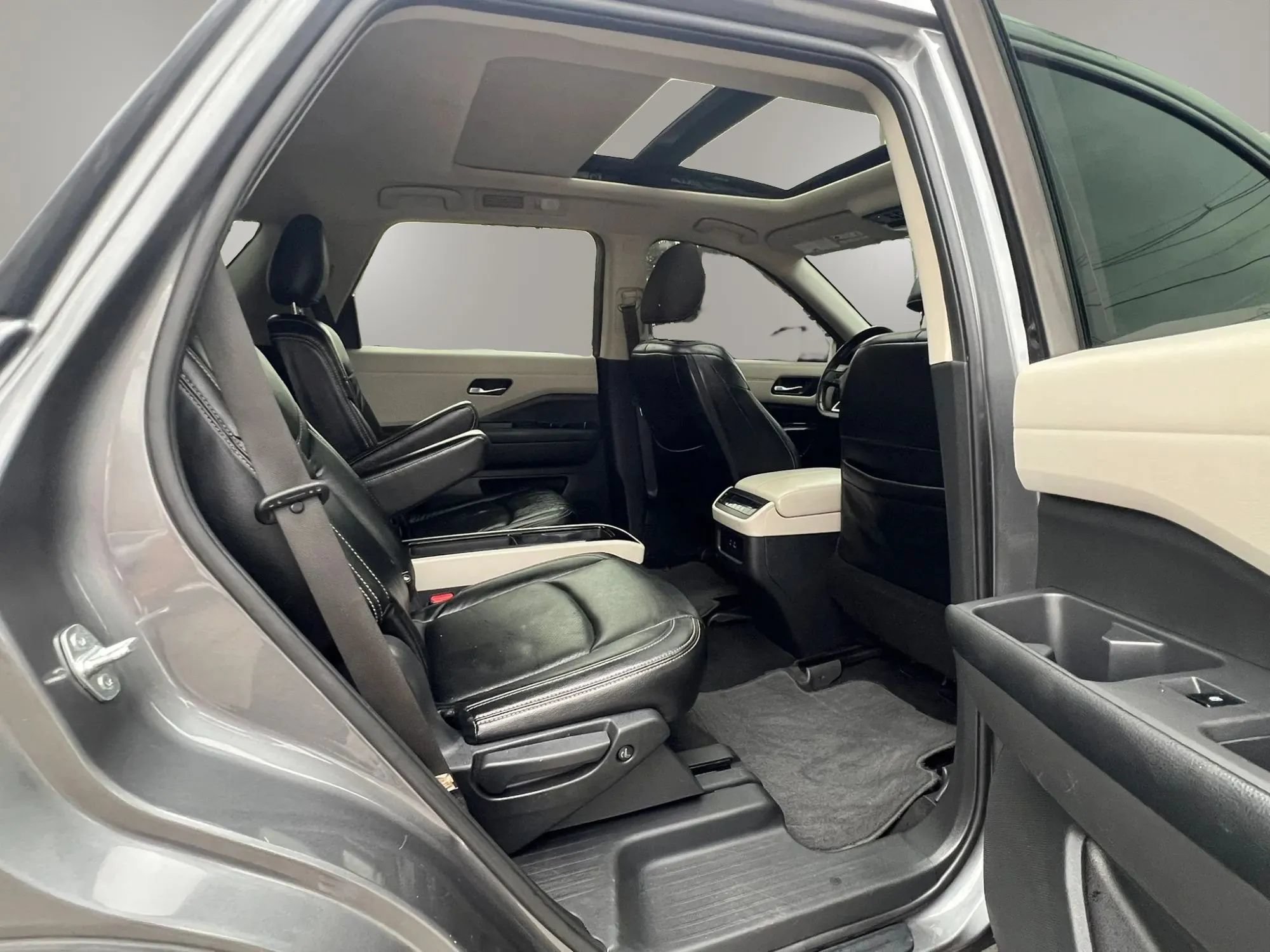 Used 2022 Nissan Pathfinder SV w/ SV Premium Package AWD/4WD image 31