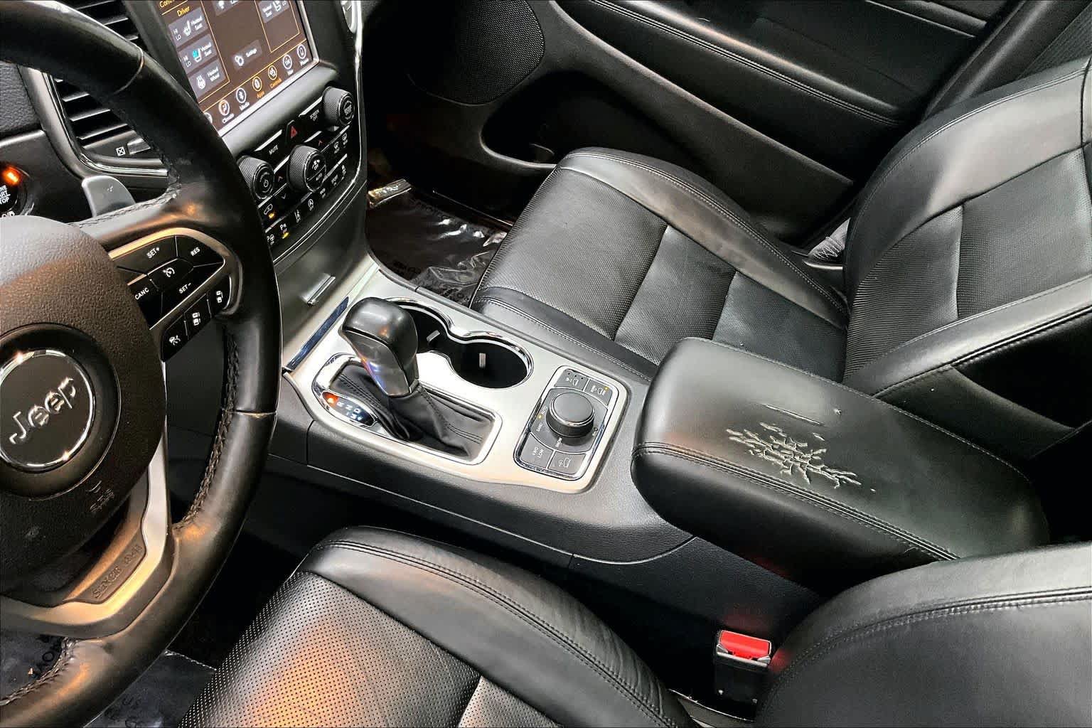 Used 2018 Jeep Grand Cherokee Limited w/ Luxury Group II AWD/4WD image 16