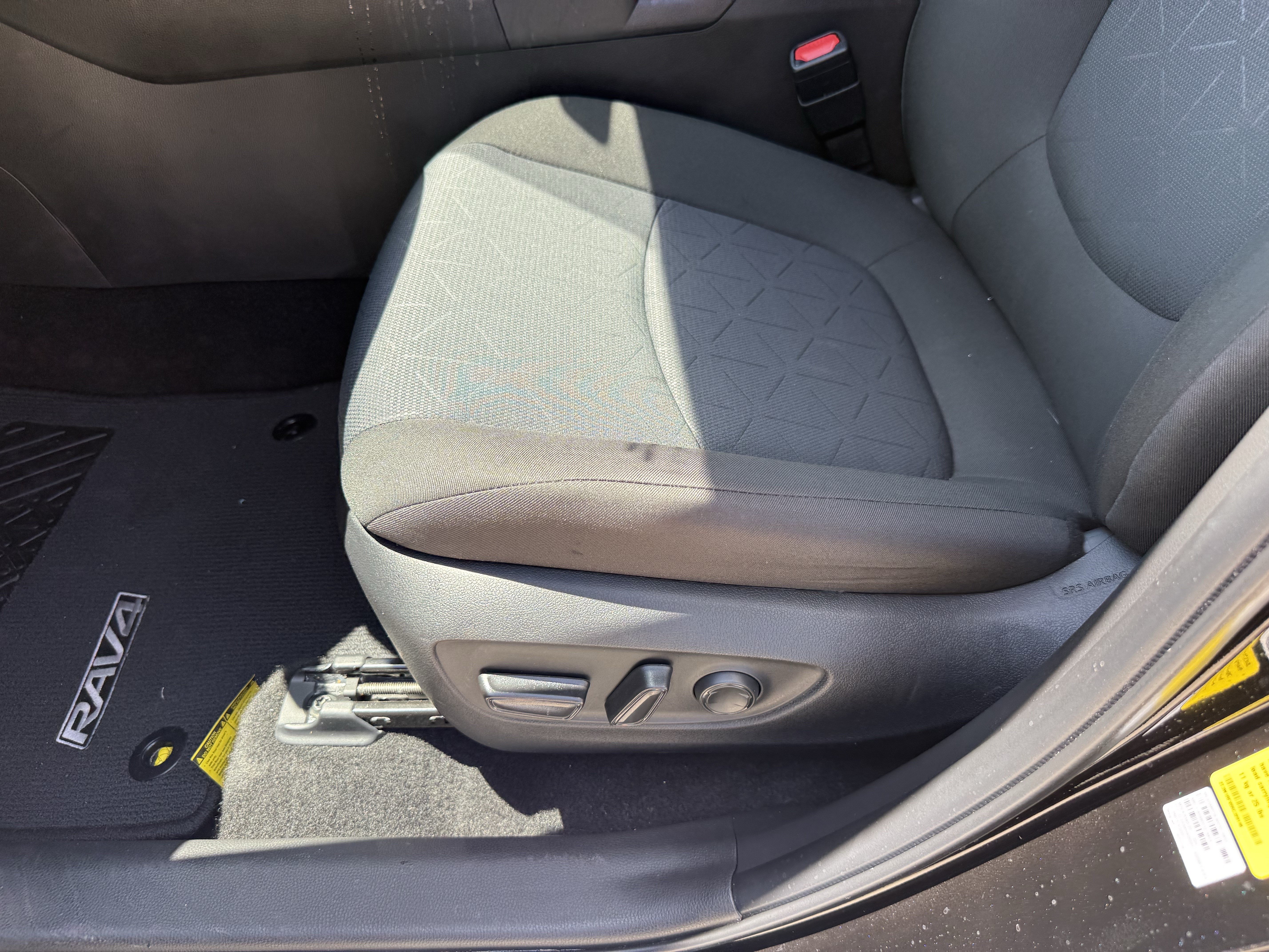 Used 2025 Toyota RAV4 XLE FWD image 29