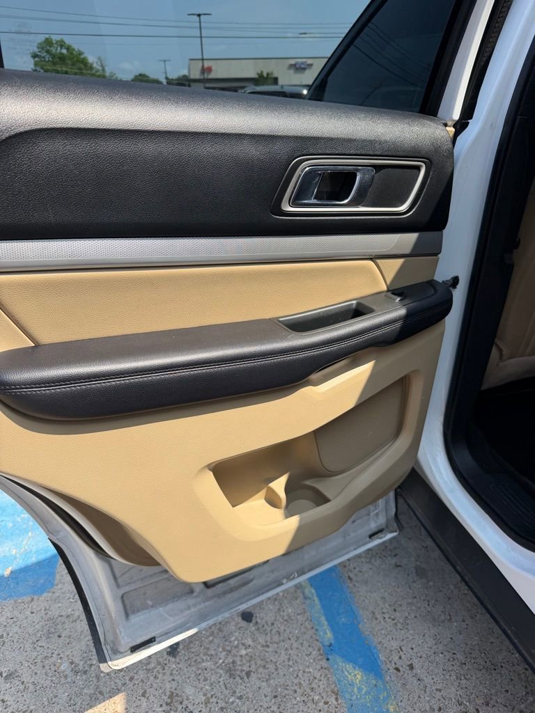Used 2016 Ford Explorer XLT w/ Equipment Group 202A FWD image 8