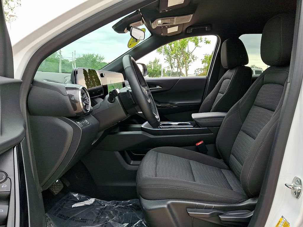 Used 2025 Chevrolet Equinox LT AWD/4WD image 13