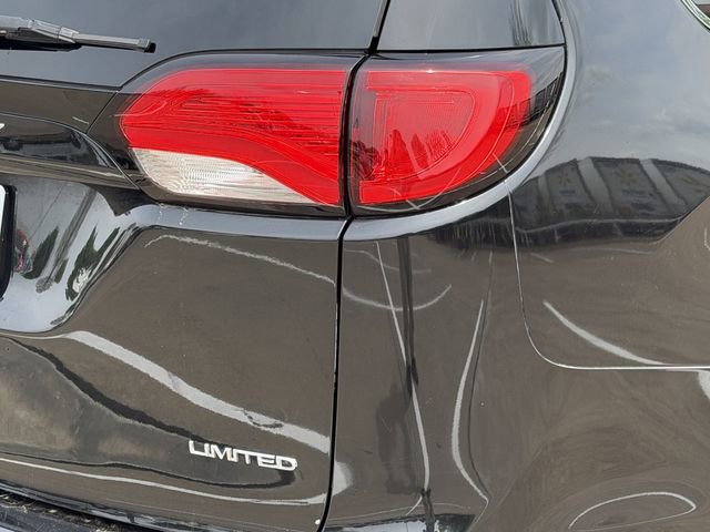 Used 2018 Chrysler Pacifica Limited w/ Tire & Wheel Group image 7
