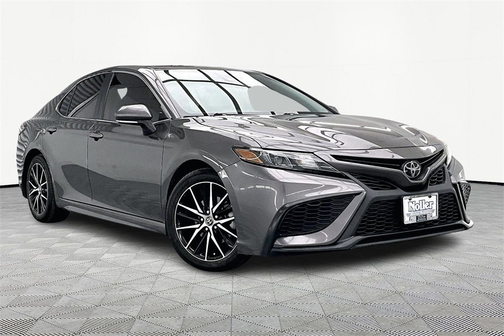 Used 2023 Toyota Camry SE image 12