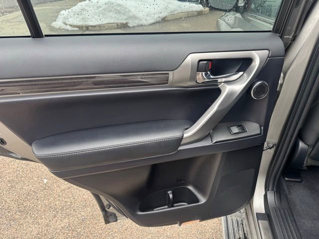 Used 2023 Lexus GX 460 Premium w/ Accessory Package image 45
