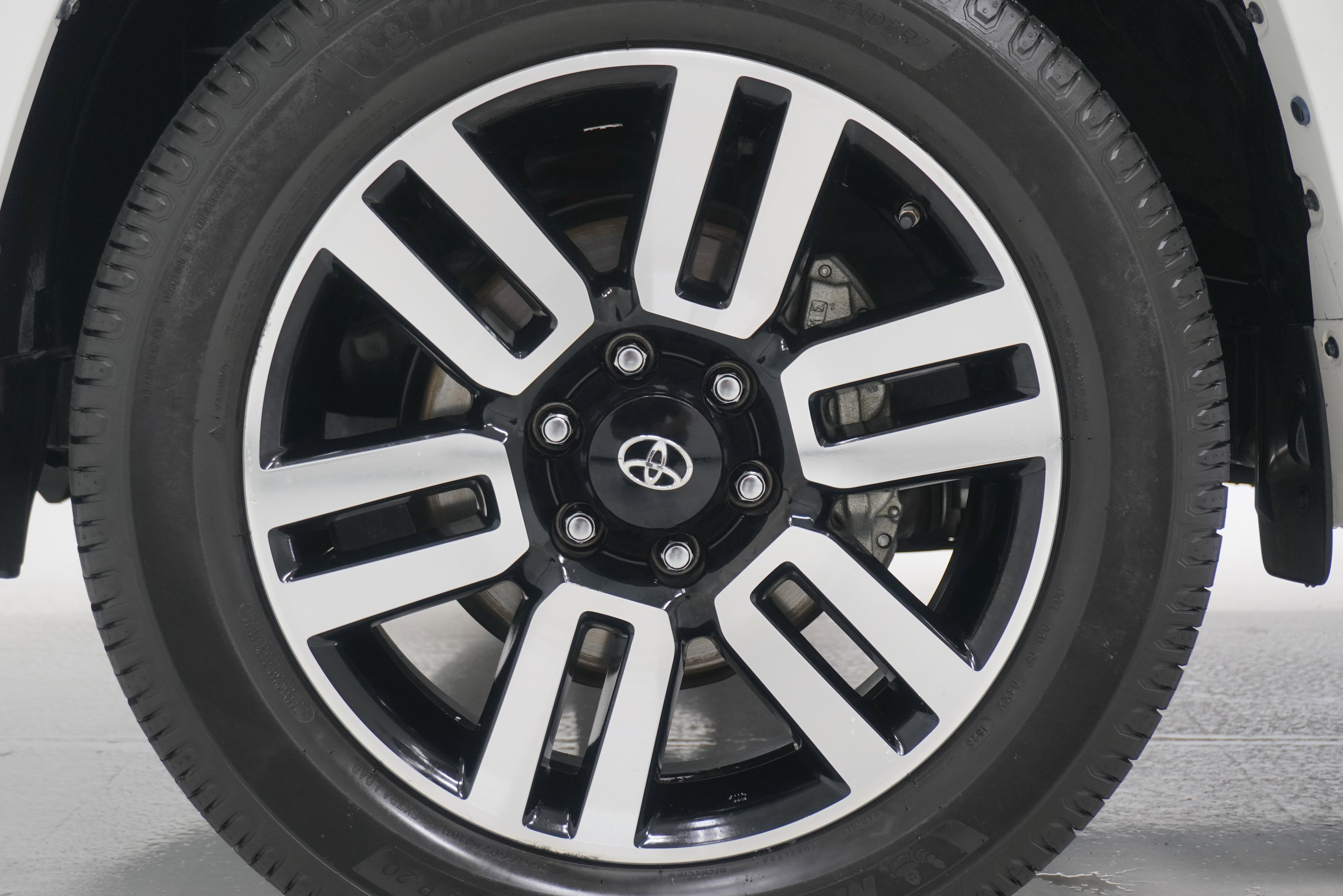 Used 2019 Toyota 4Runner Limited AWD/4WD image 31