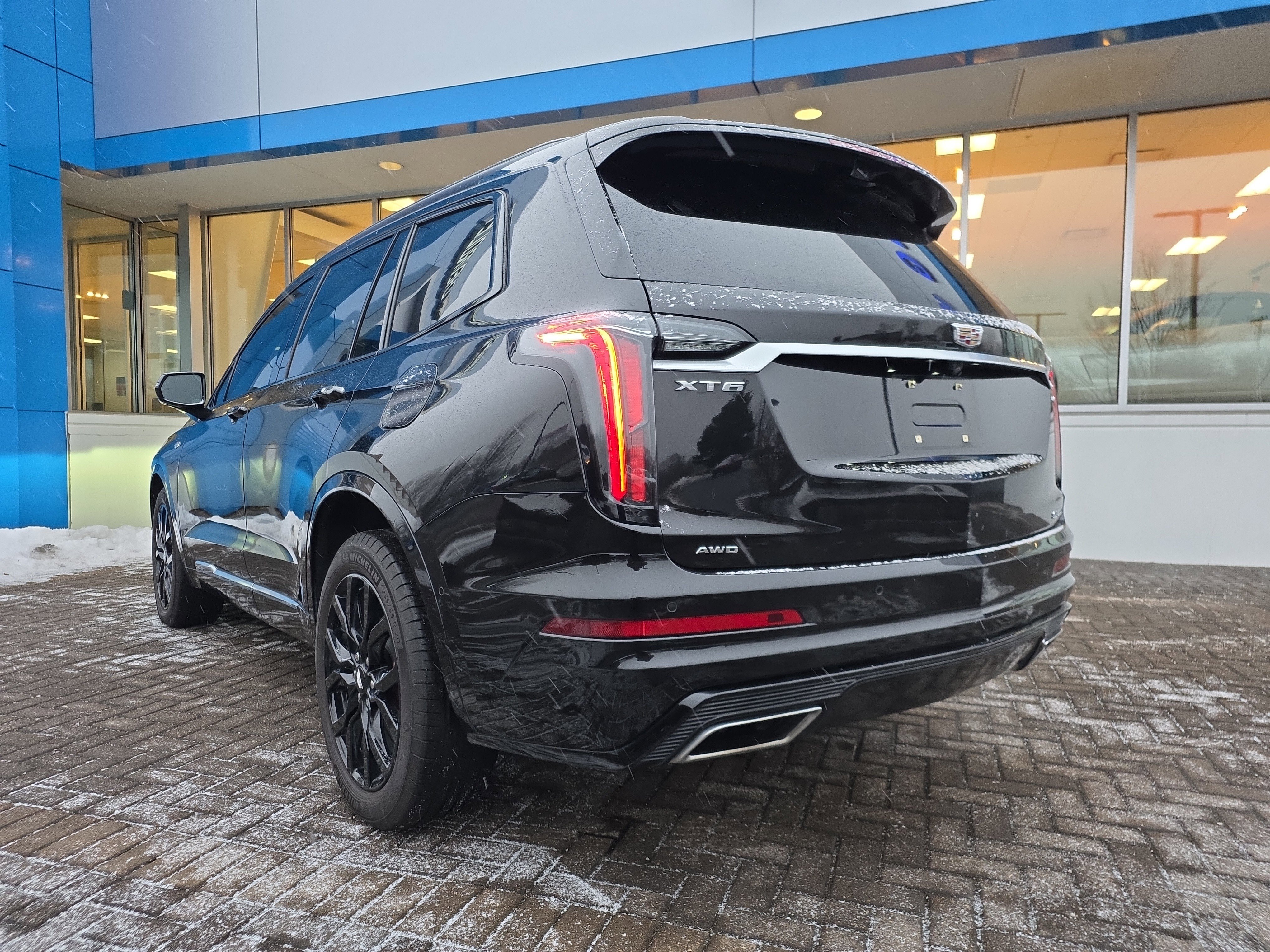 Used 2023 Cadillac XT6 Sport w/ Platinum Package image 3