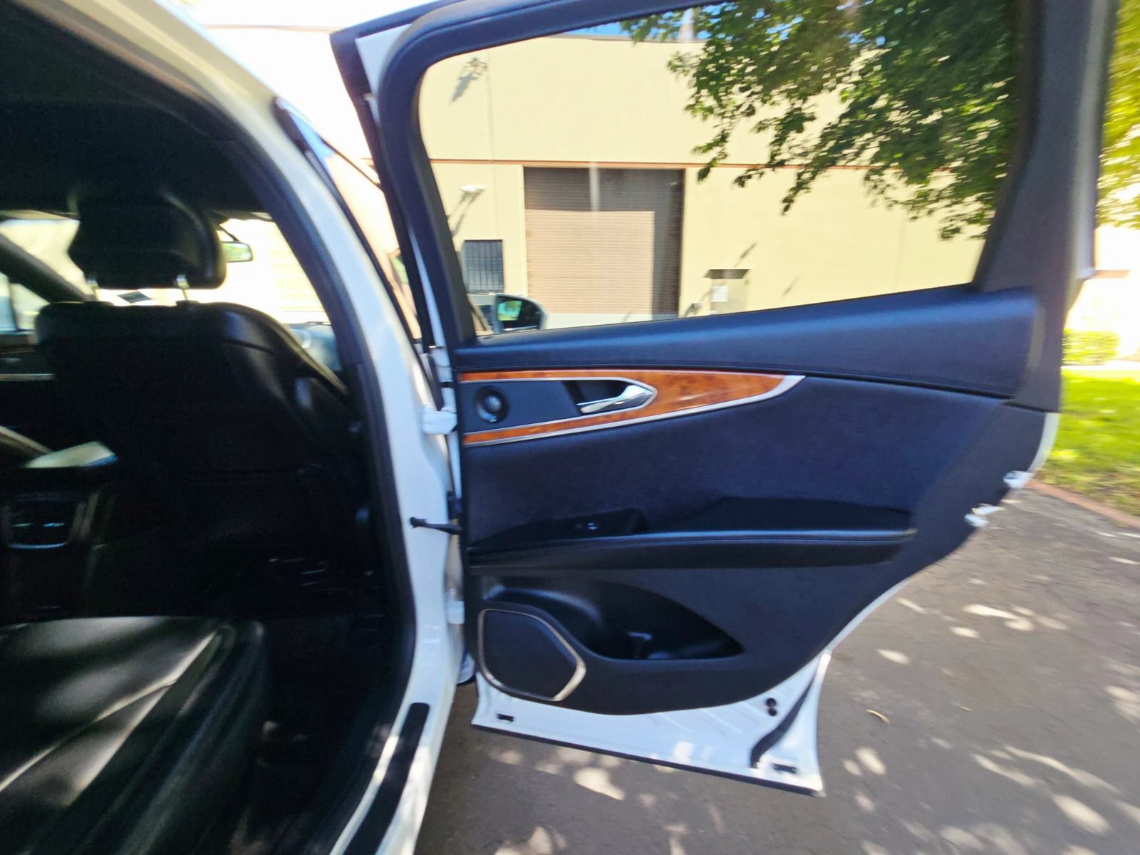 Used 2016 Lincoln MKX Select w/ Select Plus Package FWD image 31