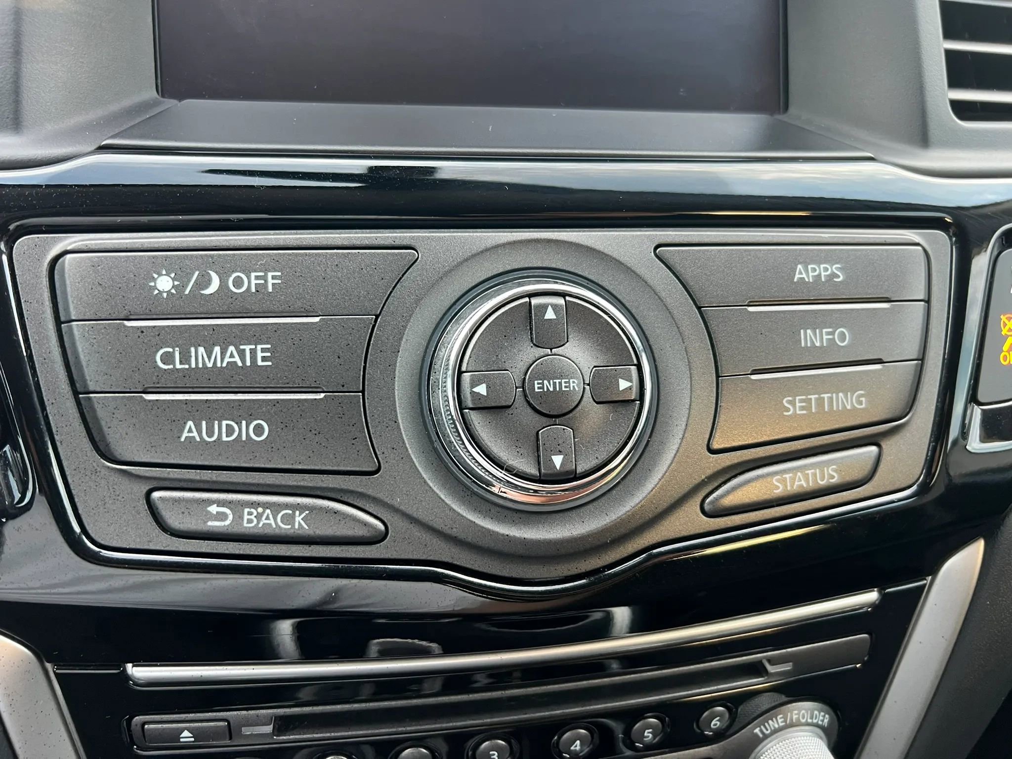 Used 2020 Nissan Pathfinder SV image 15