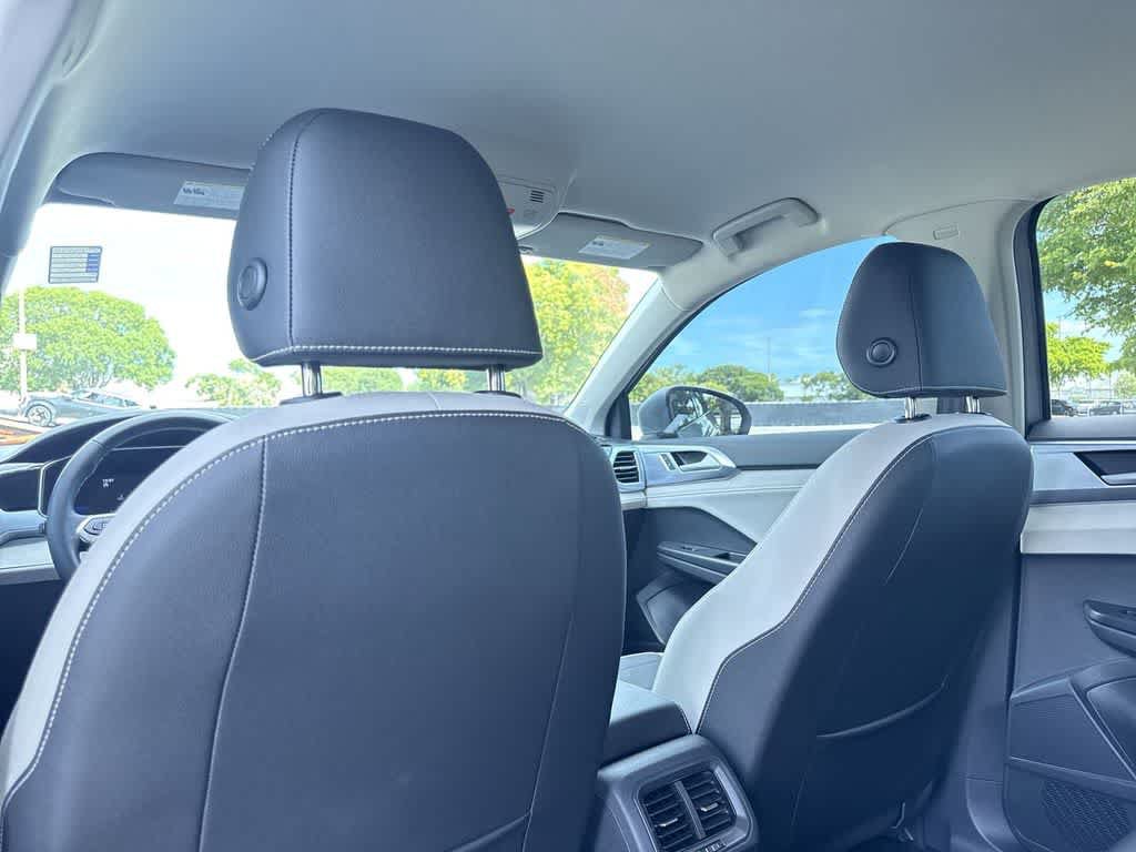 Used 2025 Volkswagen Taos SE FWD image 23