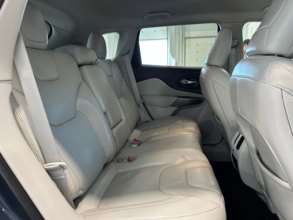 Used 2021 Jeep Cherokee Latitude Lux image 28