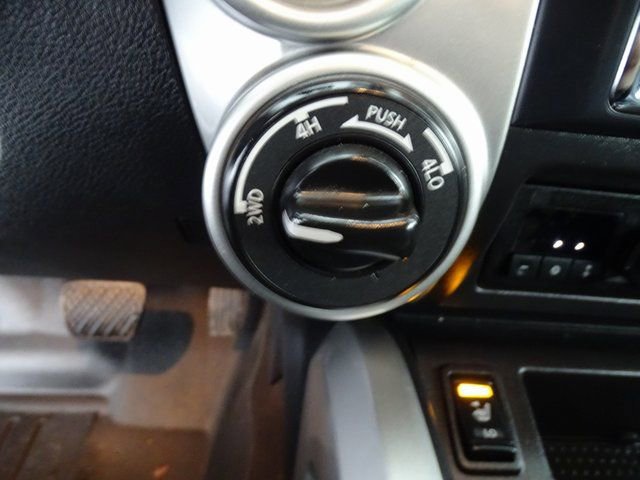 Used 2017 Nissan Titan SL w/ SL Towing Convenience Package image 11