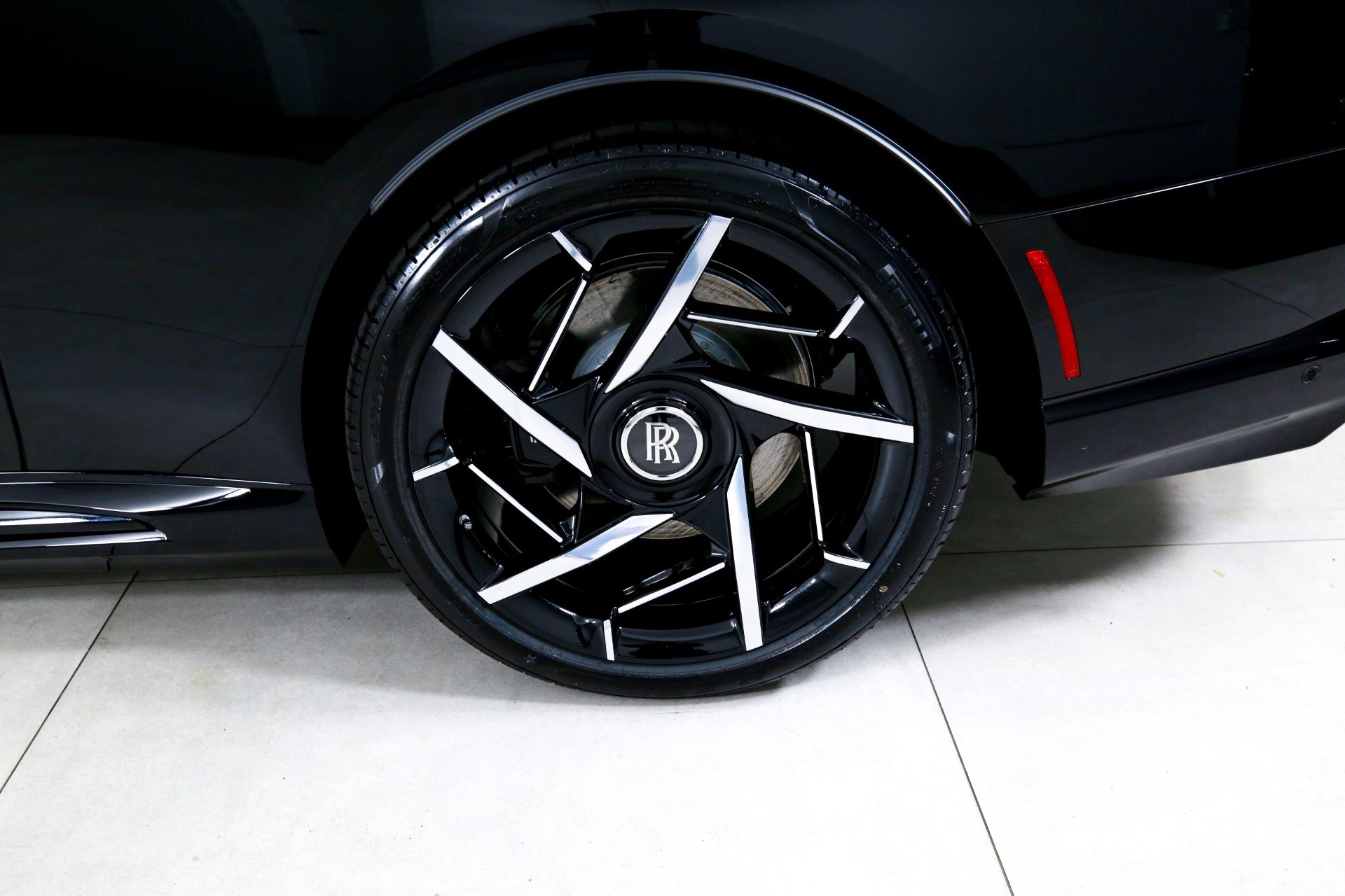 New 2025 Rolls-Royce Spectre Black Badge w/ Spectre Enhancement Package AWD/4WD image 35