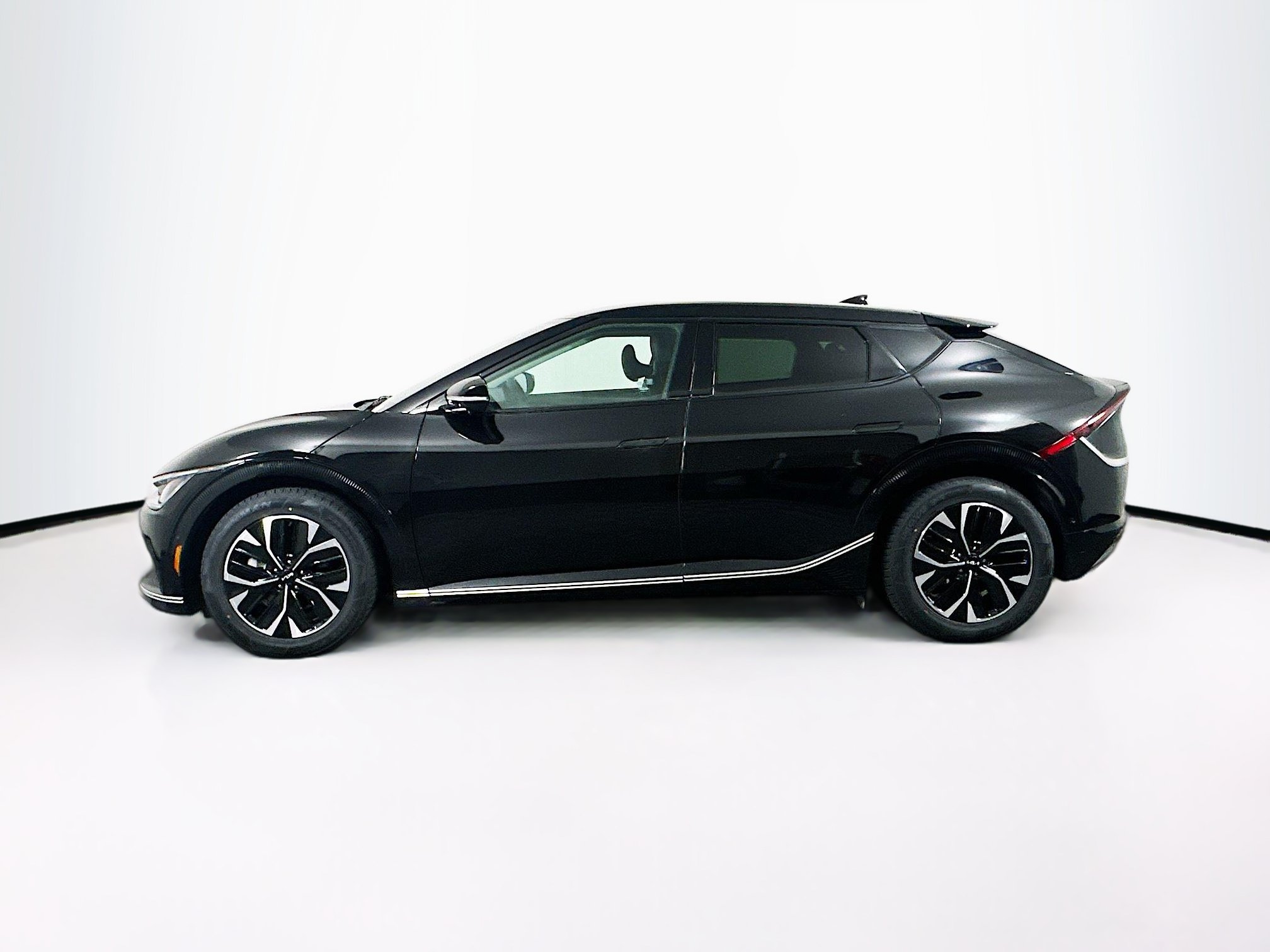 Used 2024 Kia EV6 Wind w/ Wind Technology Package AWD/4WD image 4