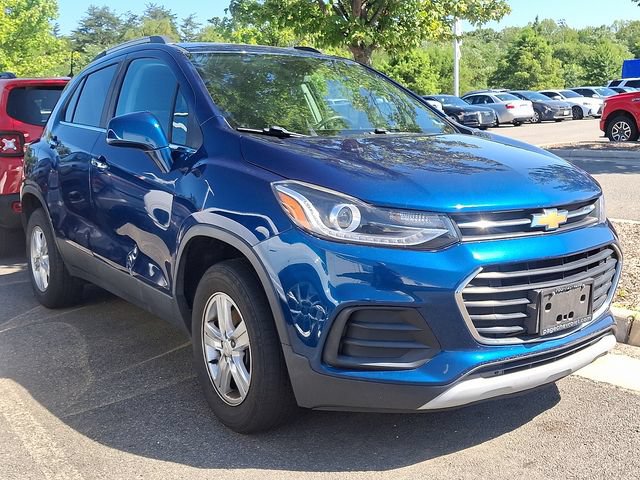 Used 2020 Chevrolet Trax LT w/ Sun & Sound Package AWD/4WD image 3