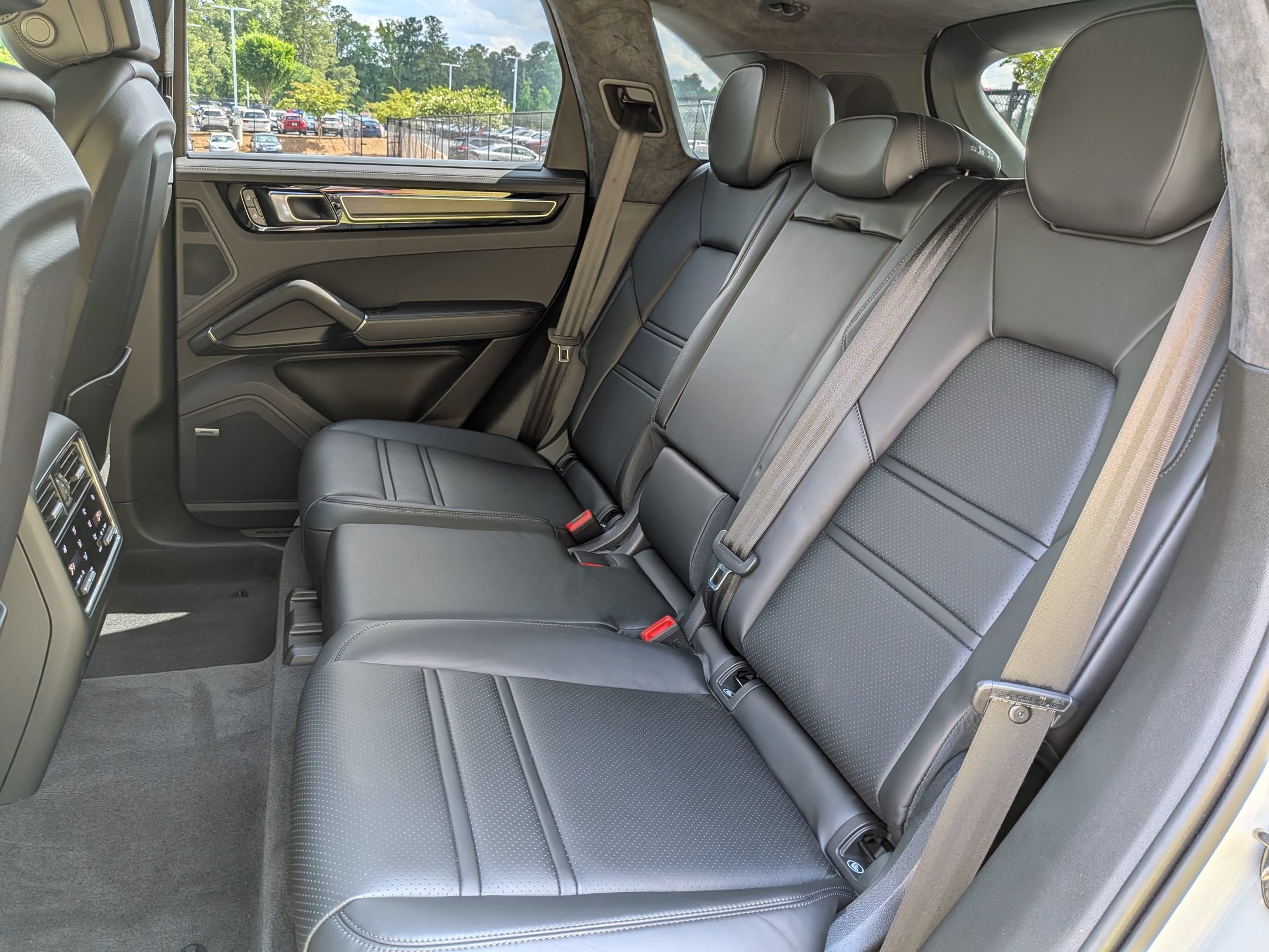 Certified 2023 Porsche Cayenne GTS AWD/4WD image 25