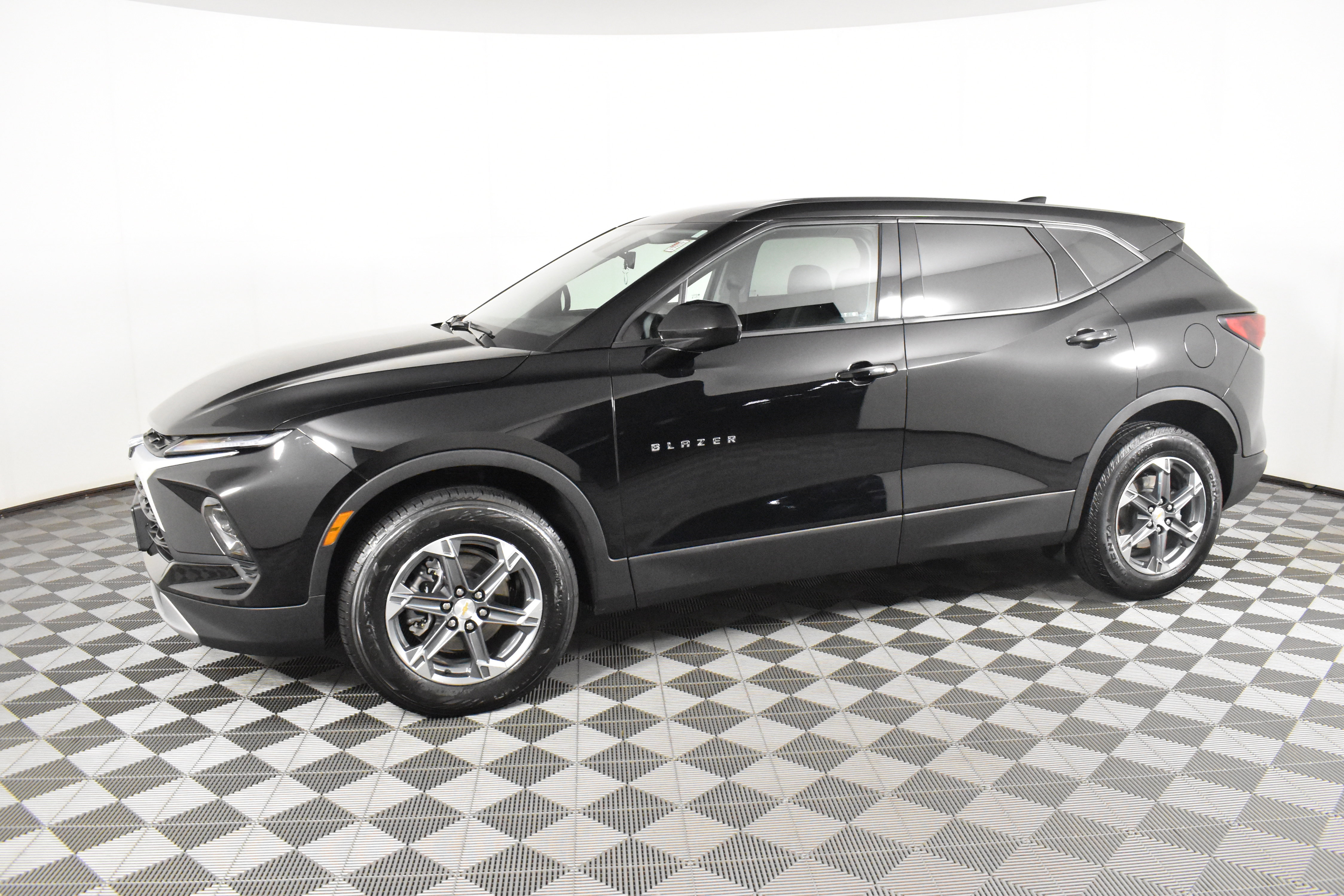 Used 2025 Chevrolet Blazer LT image 9