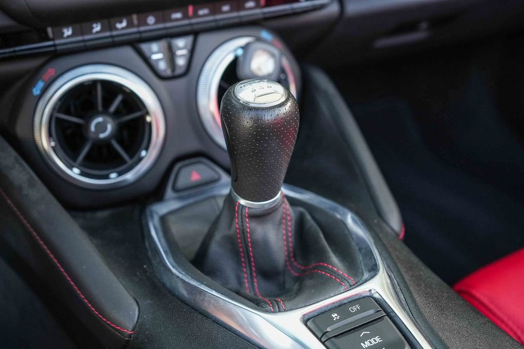 Used 2023 Chevrolet Camaro LT w/ Technology Package image 18