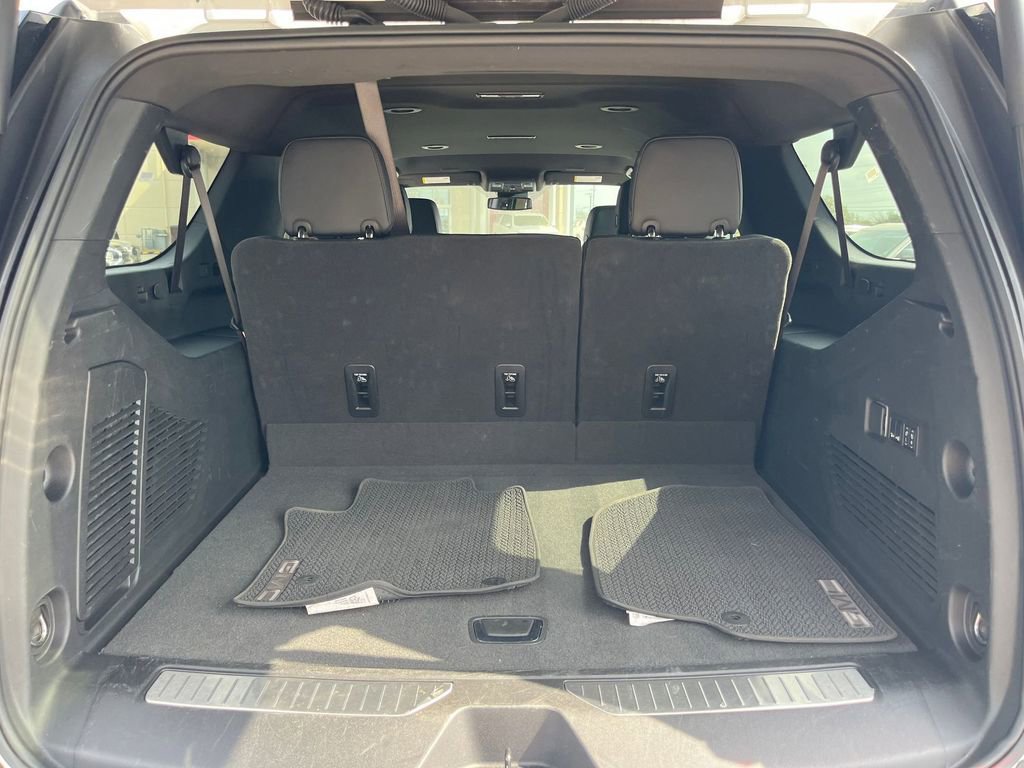 Used 2025 GMC Yukon XL Denali image 32