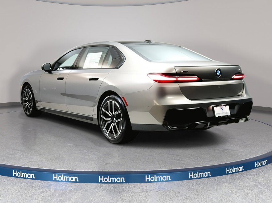 New 2026 BMW 740i xDrive image 3