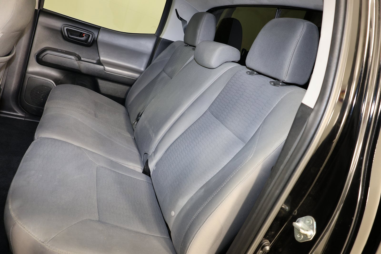 Used 2017 Toyota Tacoma SR image 9