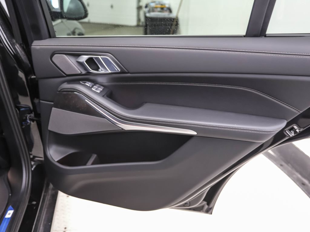 Used 2025 BMW X7 xDrive40i image 25