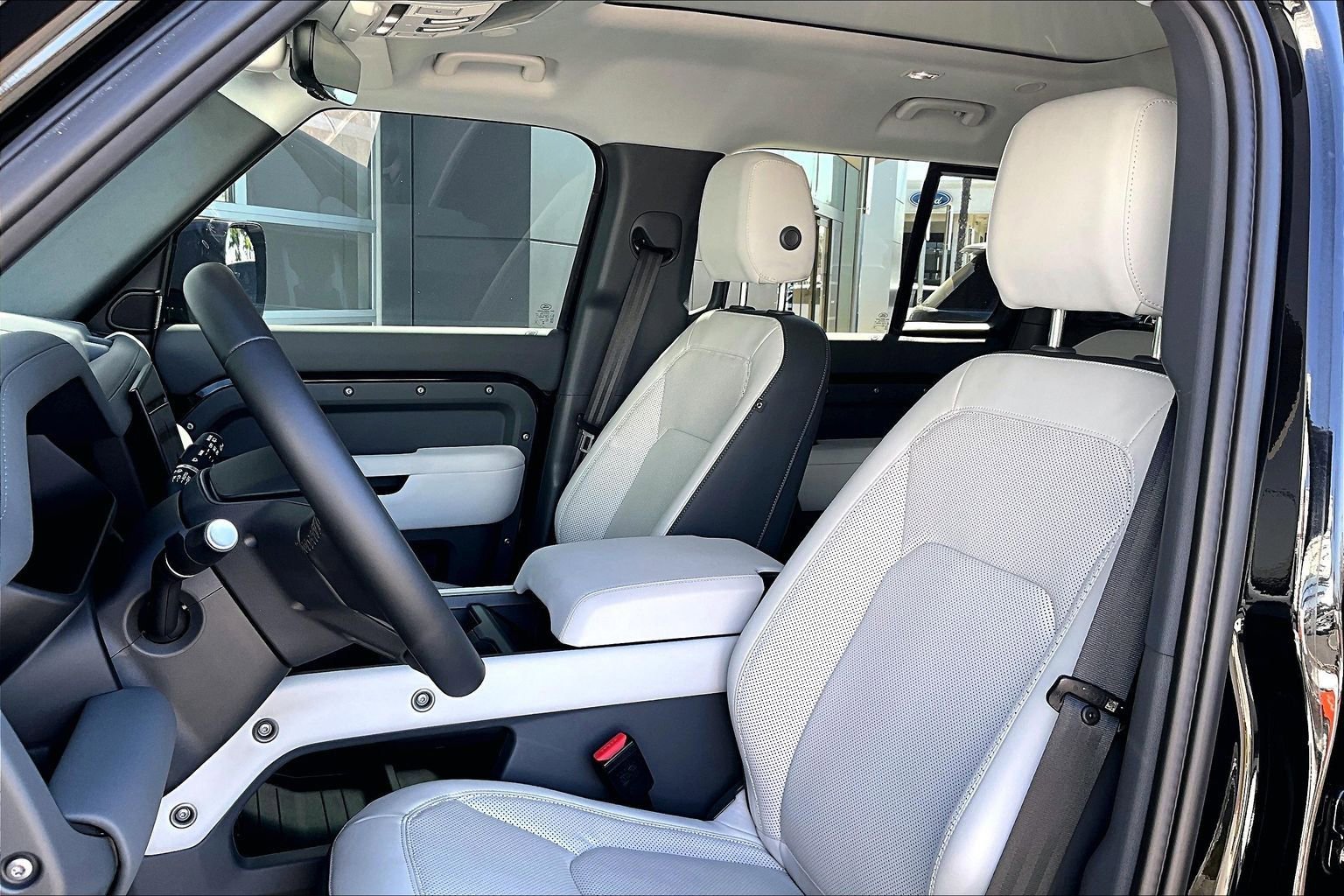 Used 2025 Land Rover Defender 110 S image 25