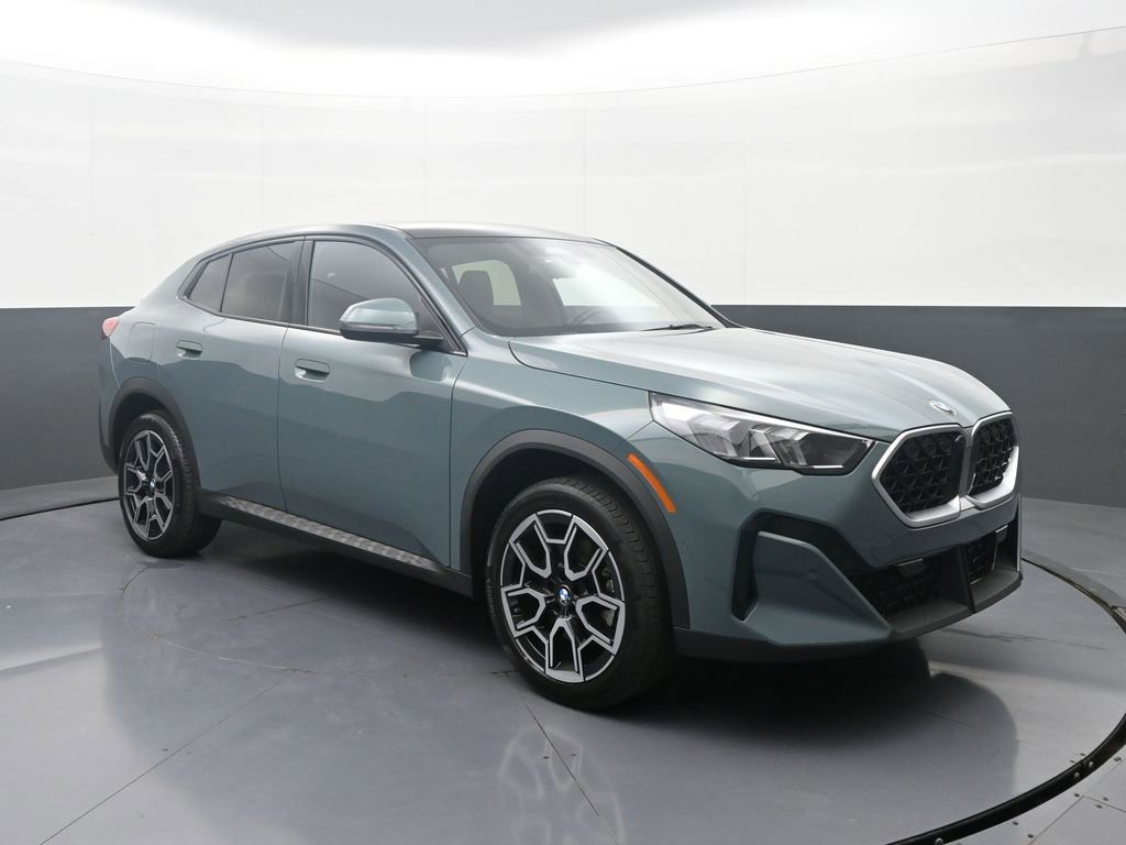 Used 2025 BMW X2 xDrive28i AWD/4WD image 3