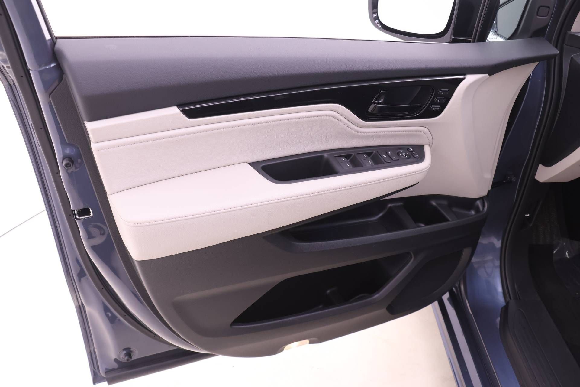 Certified 2026 Honda Odyssey Elite image 9
