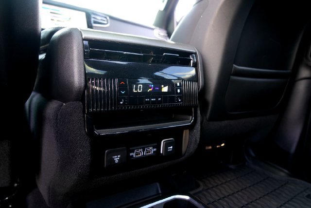 Used 2026 Jeep Grand Wagoneer Limited AWD/4WD image 29