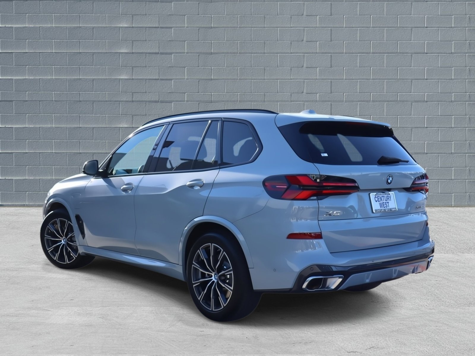 Used 2024 BMW X5 xDrive50e w/ Executive Package image 7