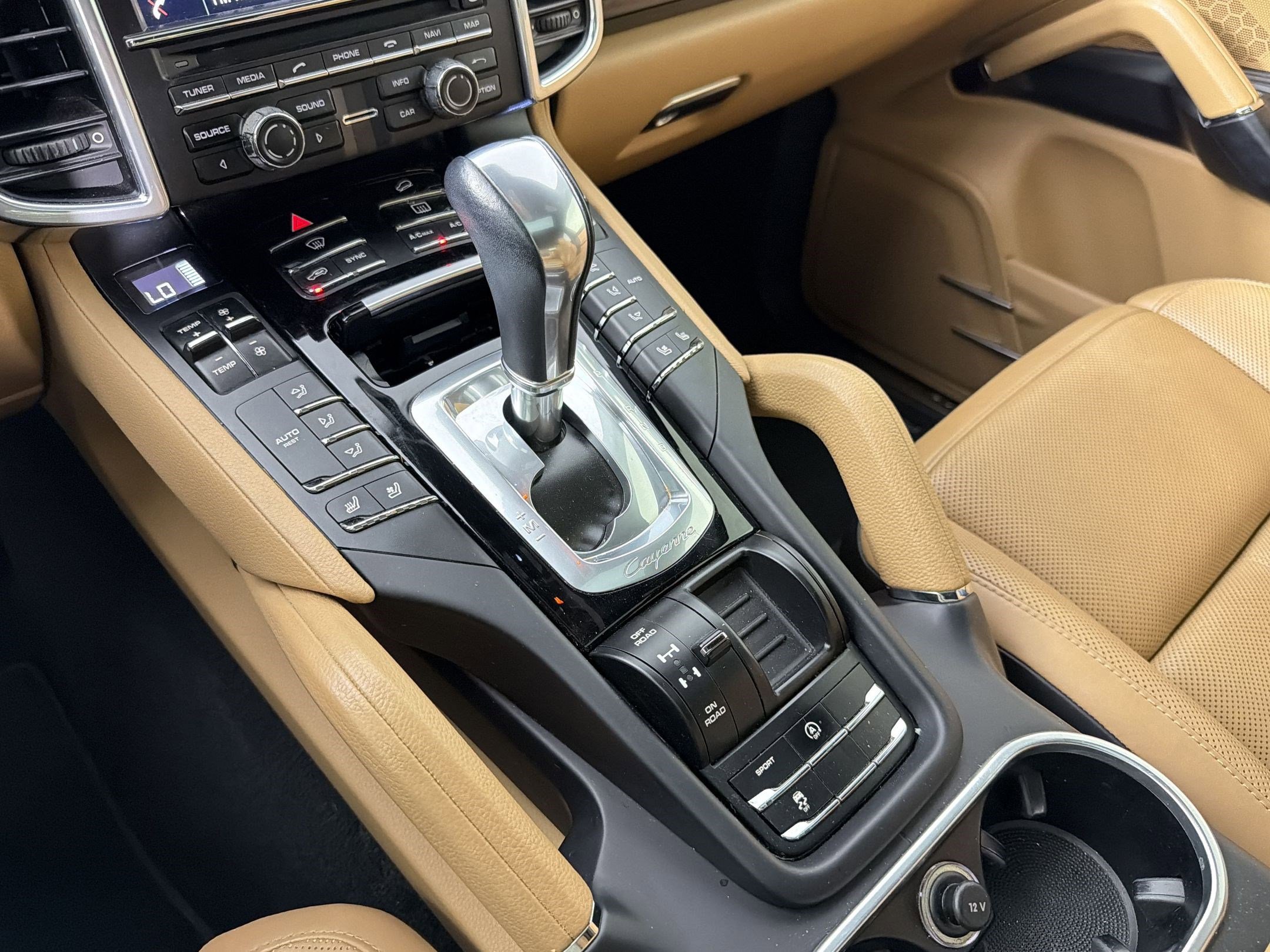 Used 2016 Porsche Cayenne image 26