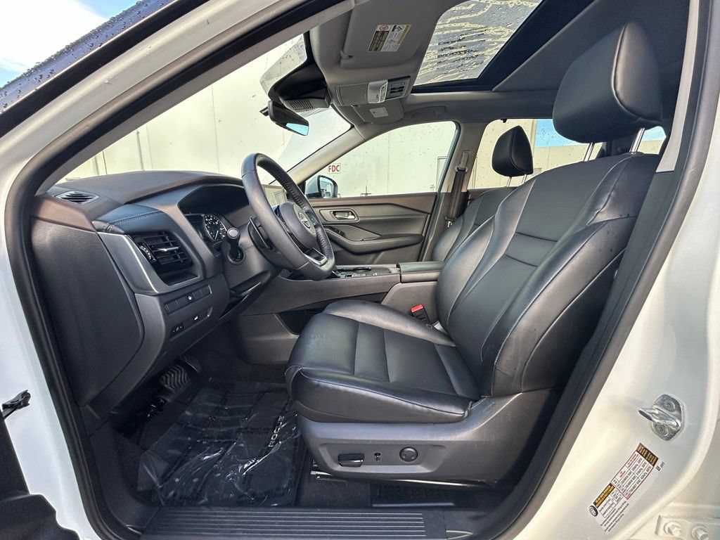 Used 2022 Nissan Rogue SV w/ SV Premium Package FWD image 11