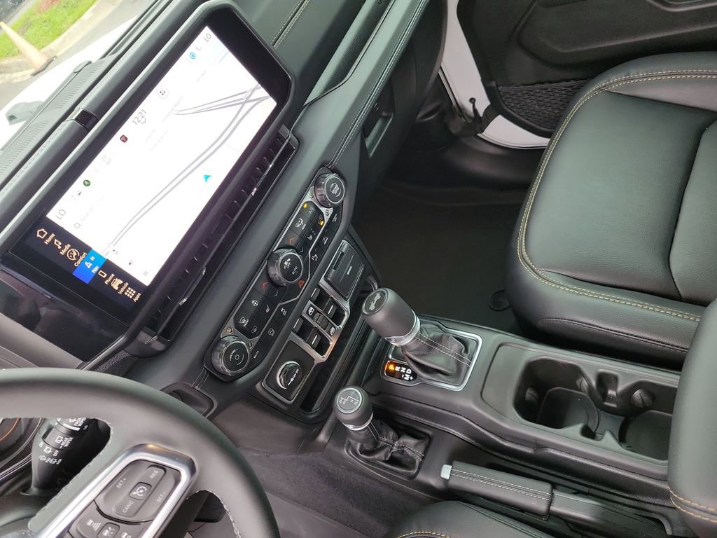 Used 2025 Jeep Wrangler Unlimited Sahara AWD/4WD image 36