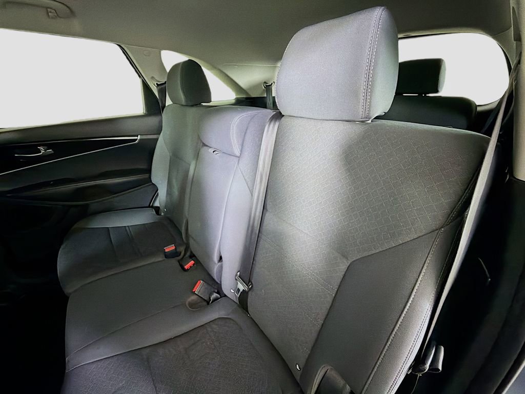 Used 2020 Kia Sorento LX image 22