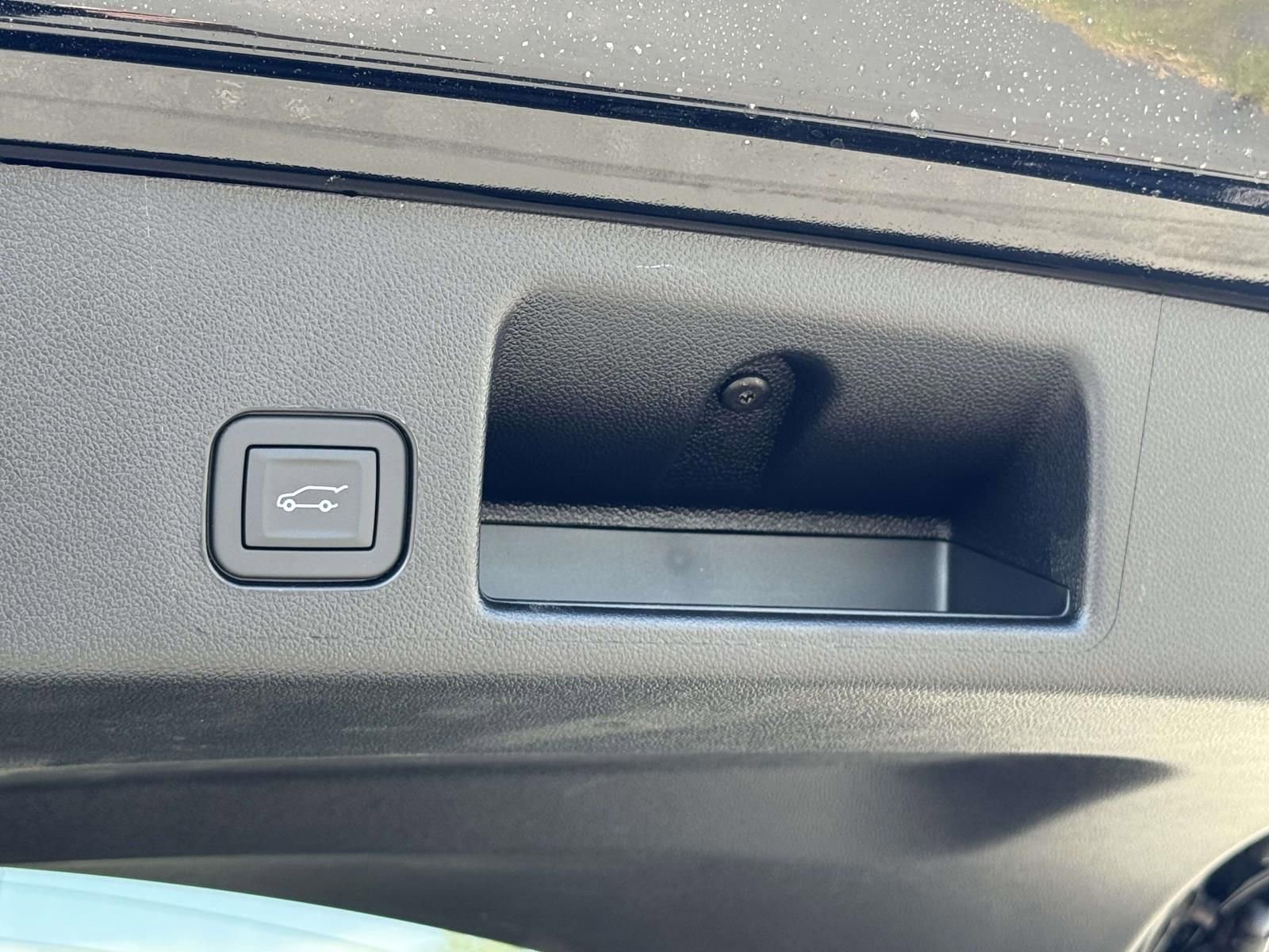 New 2026 Chevrolet Equinox EV LT w/ LPO, Blackout Package FWD image 27