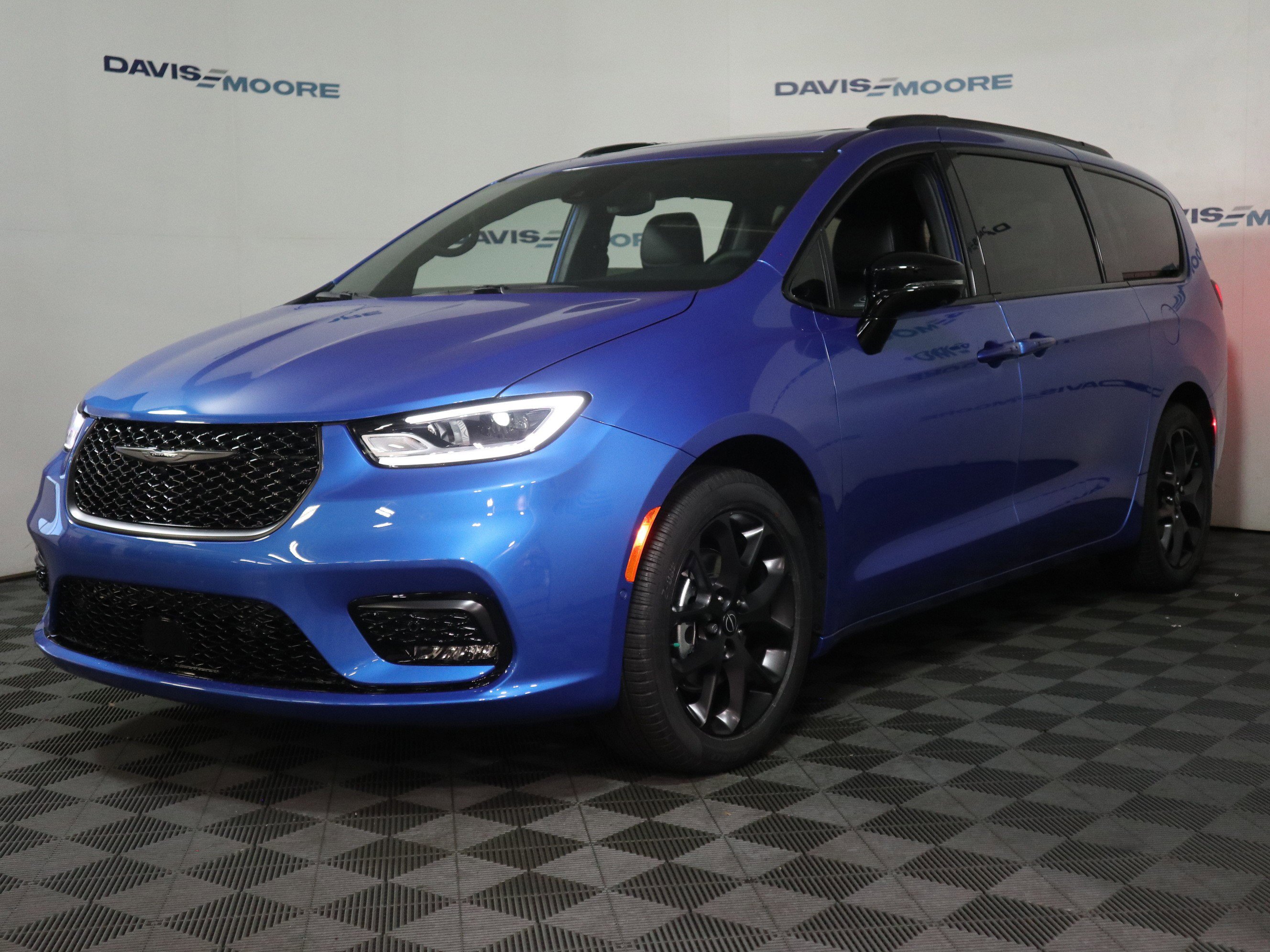 New 2026 Chrysler Pacifica Limited w/ S Appearance Package image 13