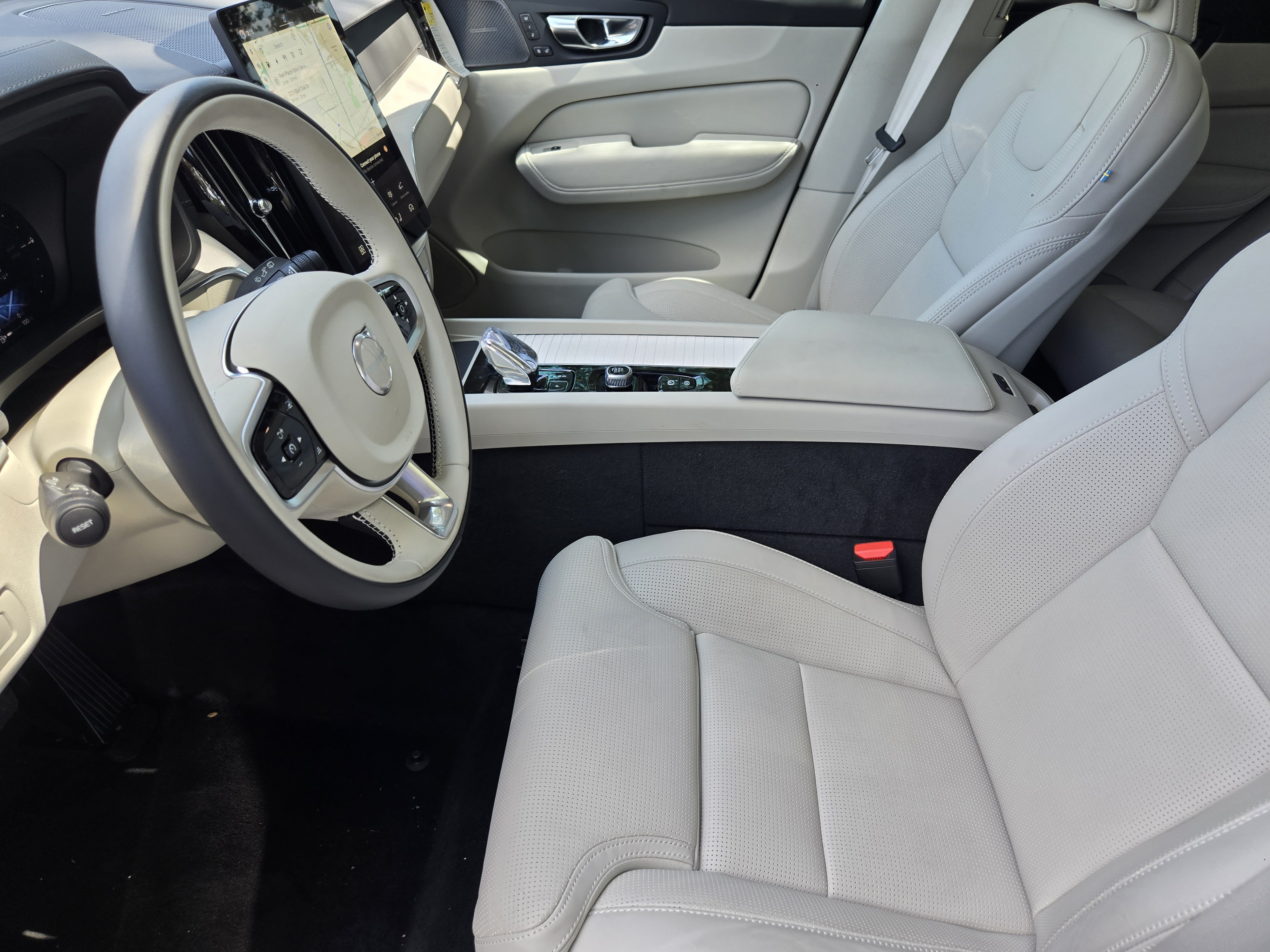 New 2026 Volvo XC60 T8 Ultra w/ Protection Package Premier AWD/4WD image 10