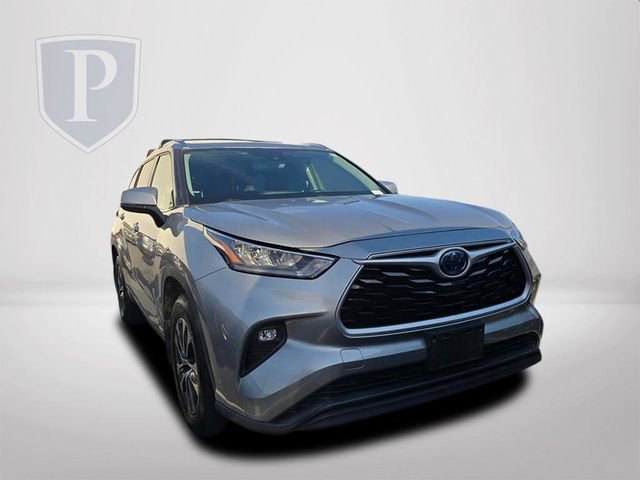 Used 2020 Toyota Highlander XLE image 2