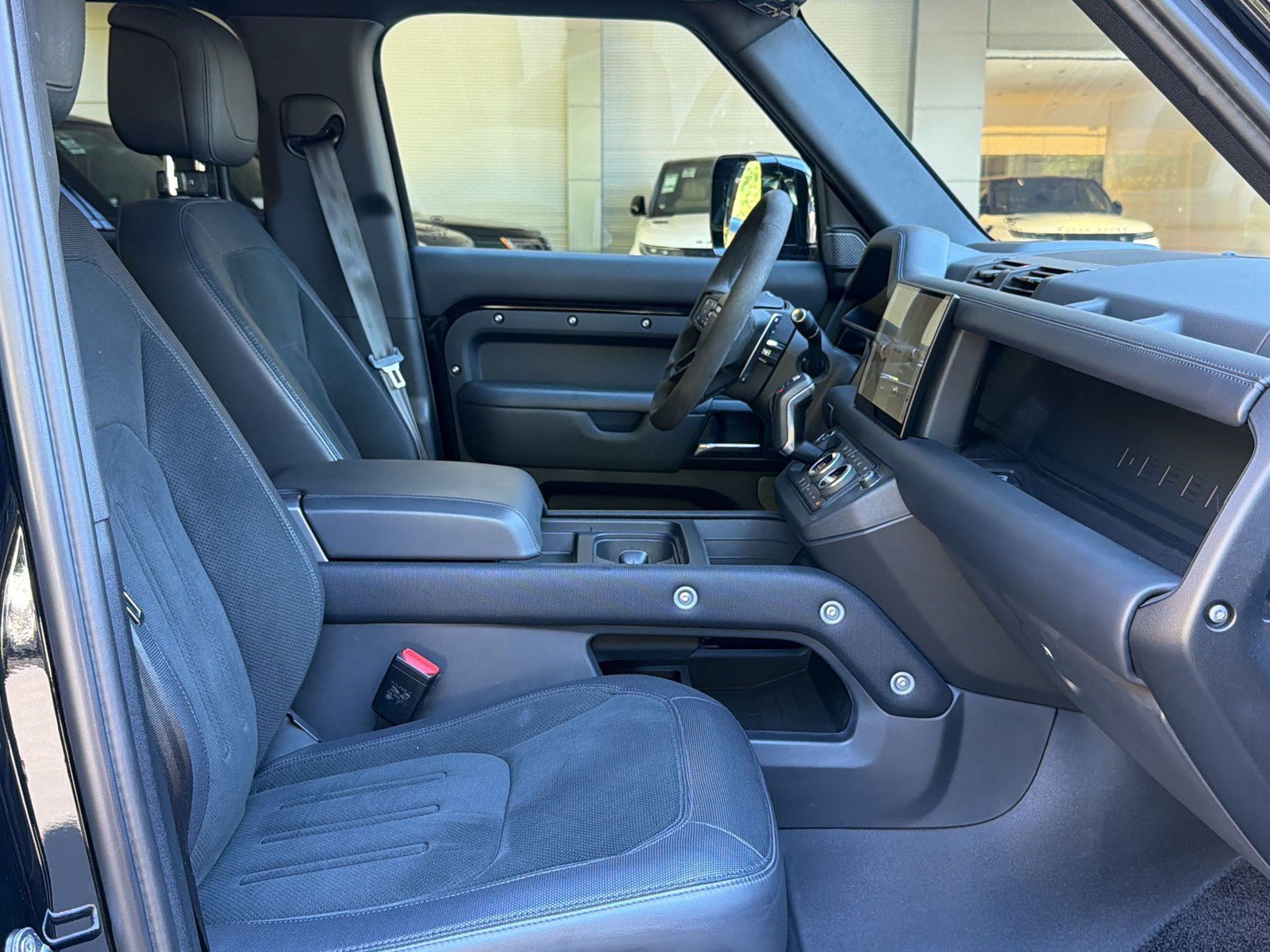 Used 2024 Land Rover Defender 110 V8 AWD/4WD image 25